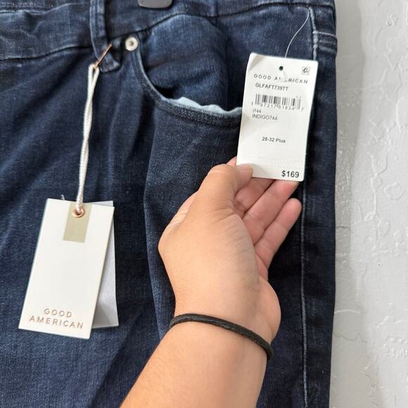 NWT Good American Always Fits Good Legs Flare Jeans, 28-32 Plus - Picture 3 of 6